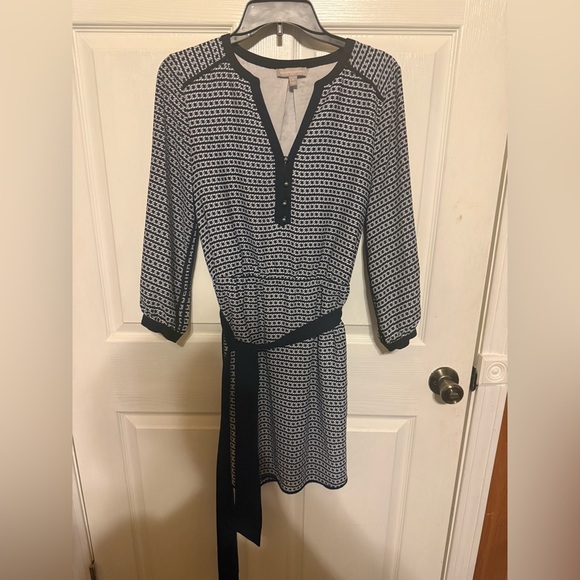 Banana Republic Dresses & Skirts - Banana Republic Black & White Patterned Midi Dress